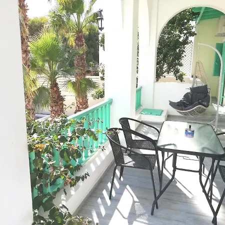 Houses With Balcony And Garden *