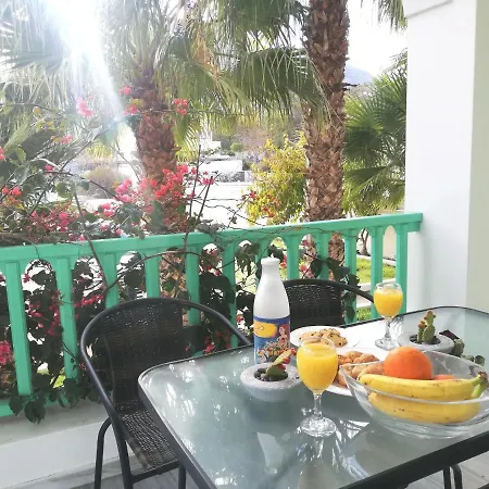 Holiday home Houses With Balcony And Garden