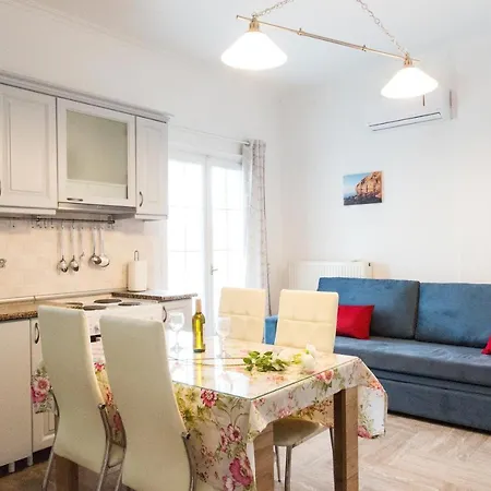 Holiday home Houses With Balcony And Garden