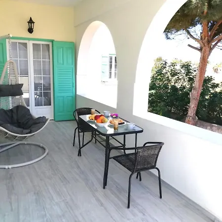 Houses With Balcony And Garden