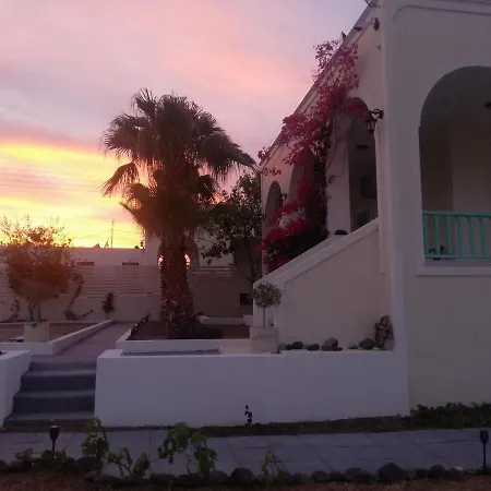 Houses With Balcony And Garden *