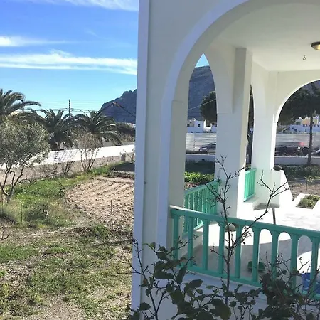 Houses With Balcony And Garden Дом отдыха